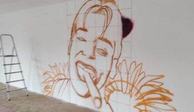 bomba carta nell'androne di una palazzina popolare in via della Tortuga