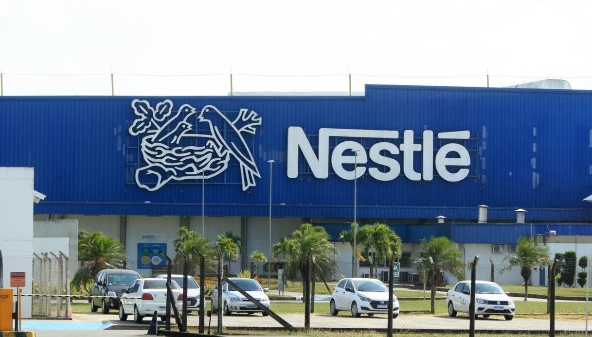 Nestlé, 16mila licenziamenti in programma e il titolo in Borsa vola