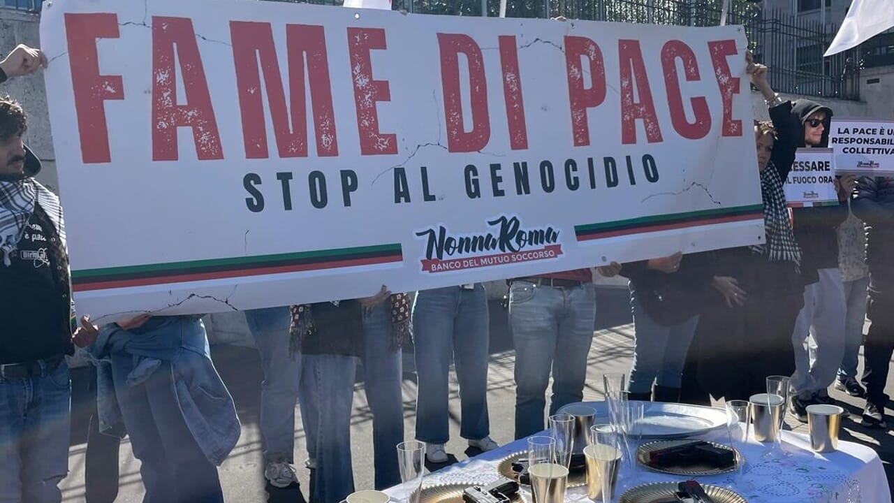 "Fame di pace", flash mob davanti alla Fao per chiedere lo stop al genocidio in Palestina