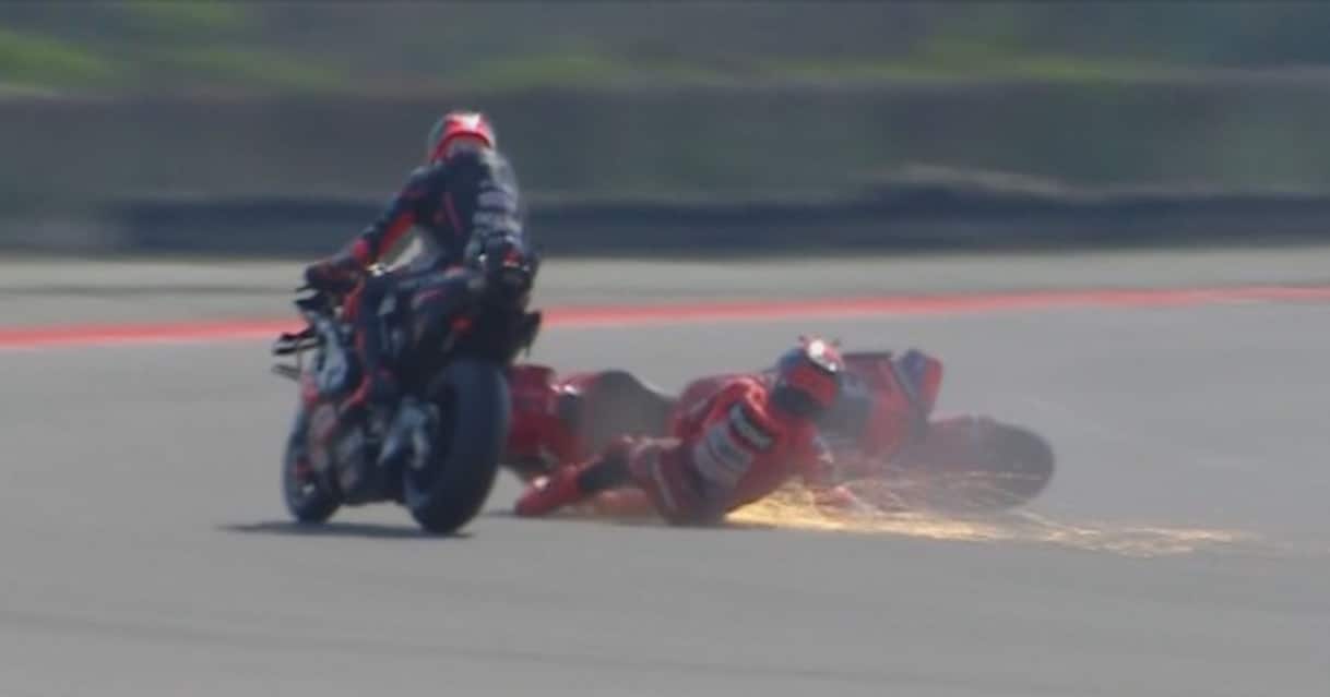 Bezzecchi-Marc Marquez, incidente del GP Indonesia a Mandalika. Video