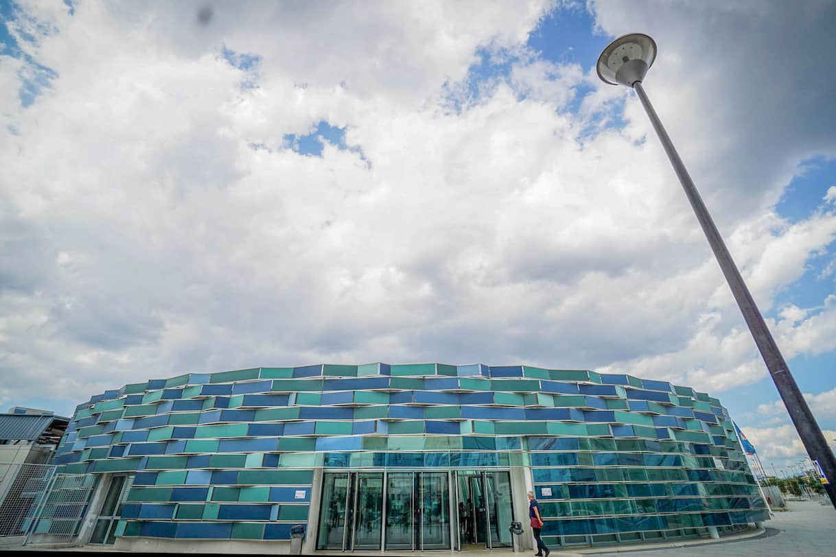 Napoli, morta 39enne sedata e legata alla barella all'Ospedale del Mare: la denuncia del marito