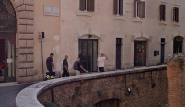 Roma, turista precipita dal parapetto del muro perimetrale del Pantheon e muore