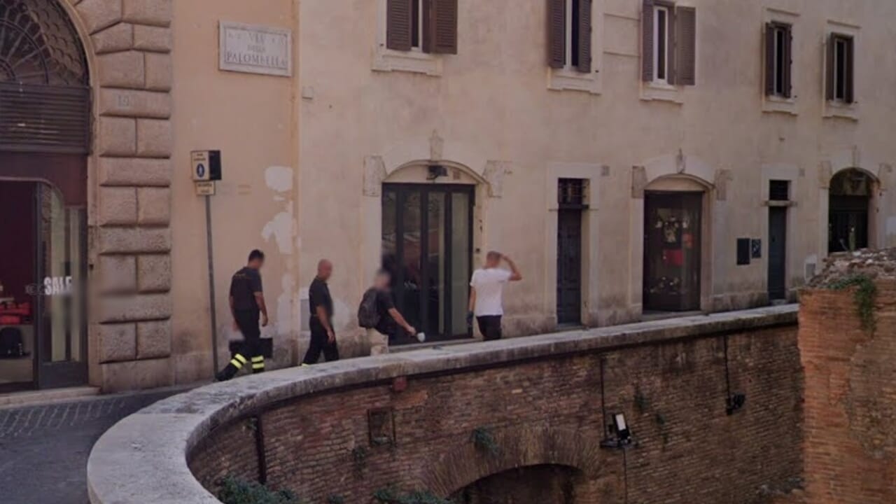 Roma, turista precipita dal parapetto del muro perimetrale del Pantheon e muore