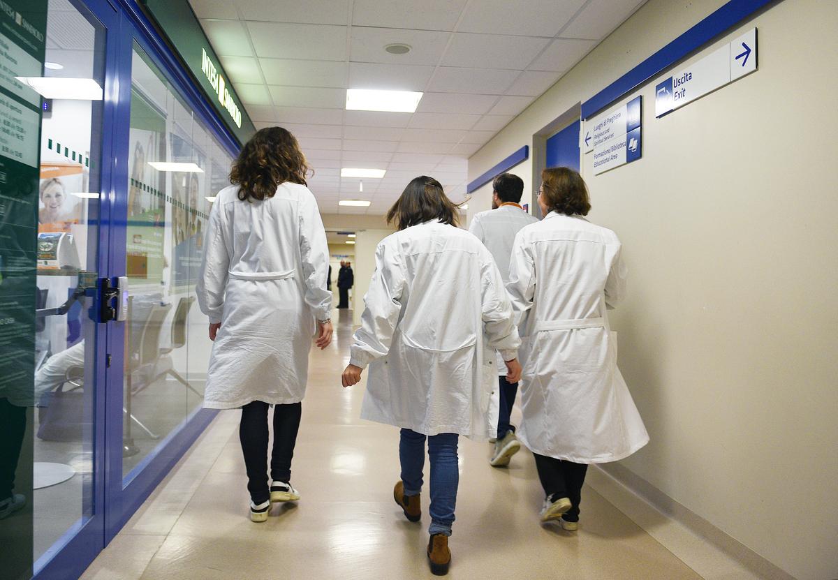Ospedale Careggi, Cup intasato con false prenotazioni per lavorare meno: denunciati 10 medici