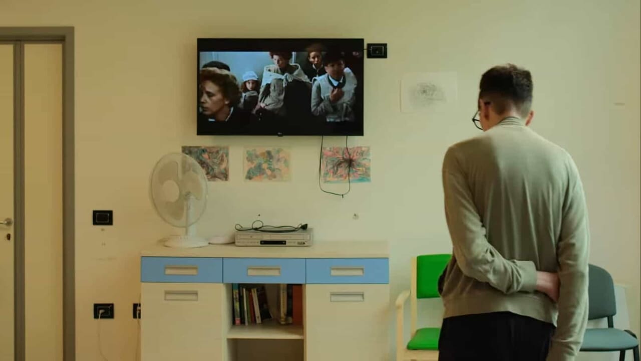 uno sguardo inedito dentro una comunità residenziale lariana