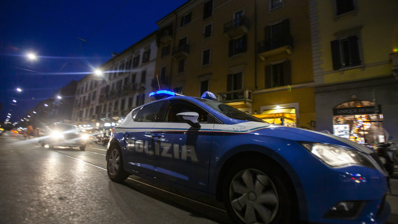 Milano, prendeva a calci e aggrediva donne sole: arrestato il "calciatore" seriale