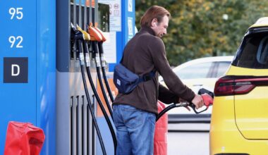 Benzina e diesel in calo a 1,7 euro al litro, ma il metano torna a salire