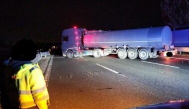 forte boato con esplosione del veicolo blindato, poi la sparatoria. La diretta