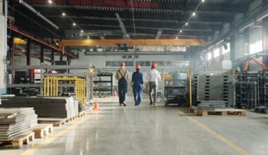 Farmaci e auto spingono l'economia italiana ma l'industria ora è in crisi