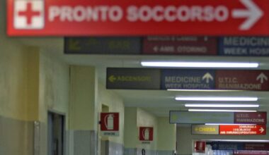 Napoli, va in ospedale temendo un attacco di cuore, ma era un tappo incastrato nell'esofago