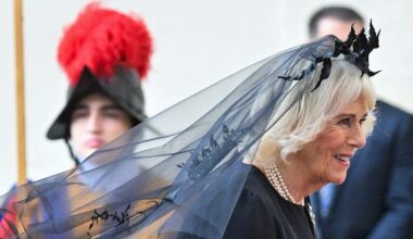 La mantiglia della regina Camilla e gli altri gossip della settimana