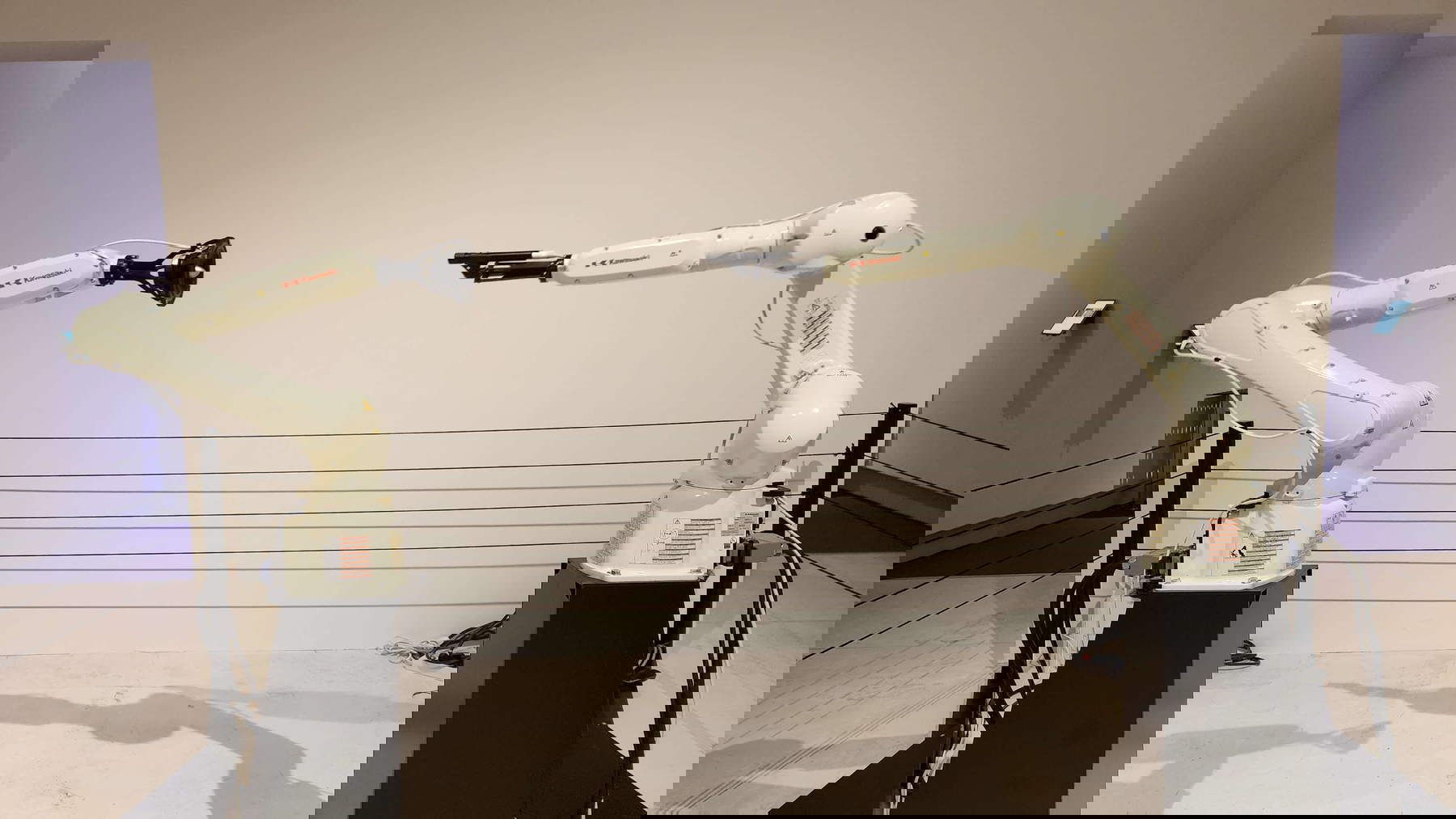 Roberto Pugliese, Industrial equilibrium (2024; bracci robotici, microfono, speaker, sistema di riproduzione audio, computer, software)