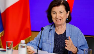 La ministra Roccella telefona a Liliana Segre dopo polemica sulle gite ad Auschwitz