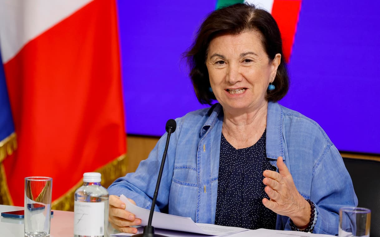 La ministra Roccella telefona a Liliana Segre dopo polemica sulle gite ad Auschwitz