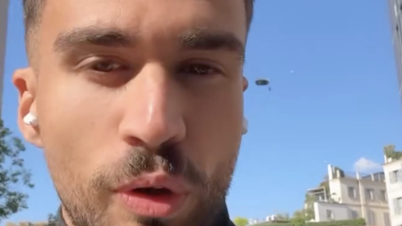 dopo la "cacciata" dal trono lascia anche il lavoro