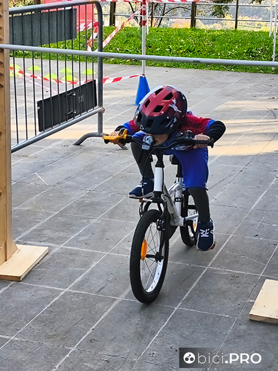 Il piccolo Giovanni De Marchi non si è sottratto alla gara e alla festa