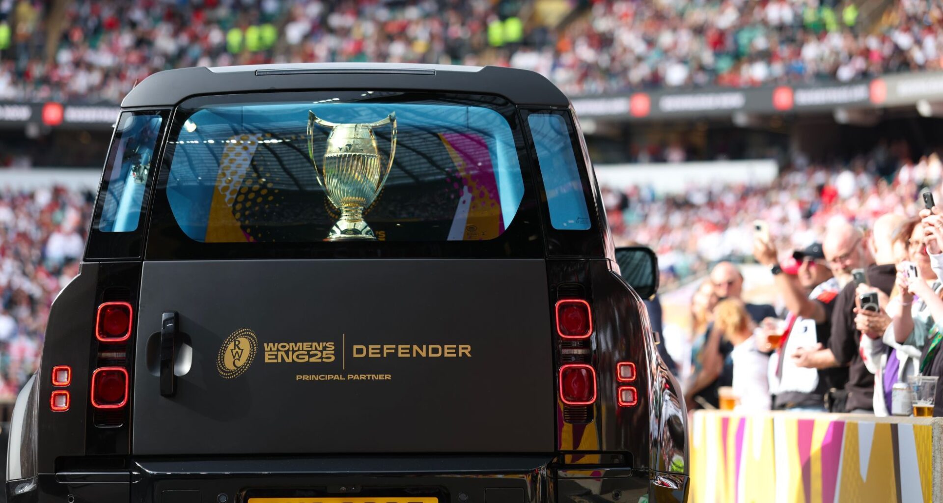 Defender celebra la legacy del rugby femminile Dalla storia di Emily Valentine alle giovani mascotte presenti ai Mondiali