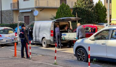 Scandicci, muore cadendo dalla finestra mentre pulisce i vetri. Inutili i soccorsi 