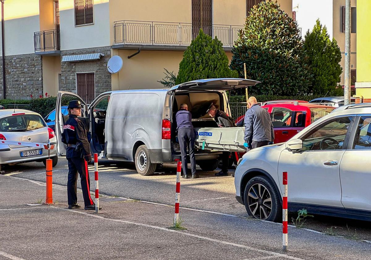 Scandicci, muore cadendo dalla finestra mentre pulisce i vetri. Inutili i soccorsi 