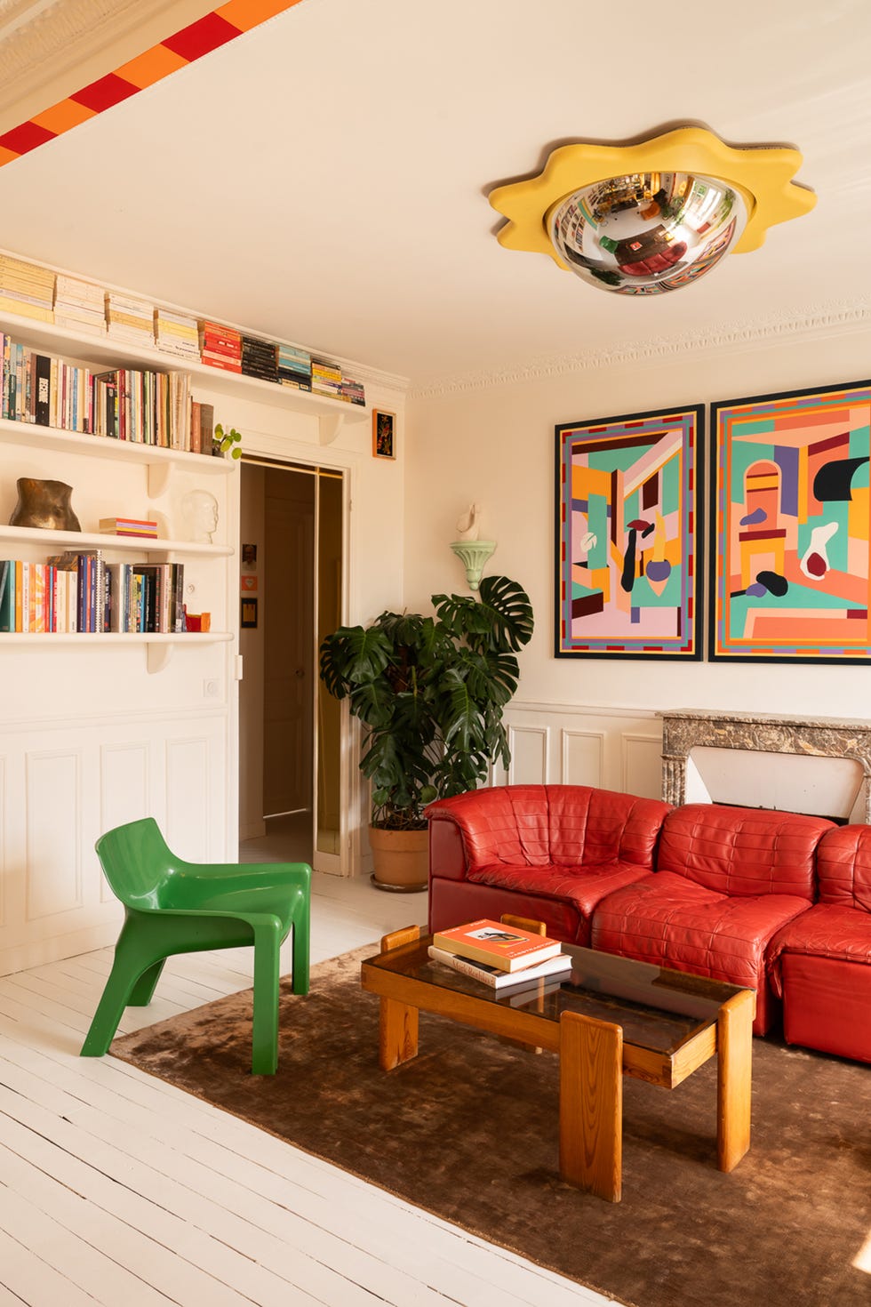 casa decorada con muebles vintage de colores