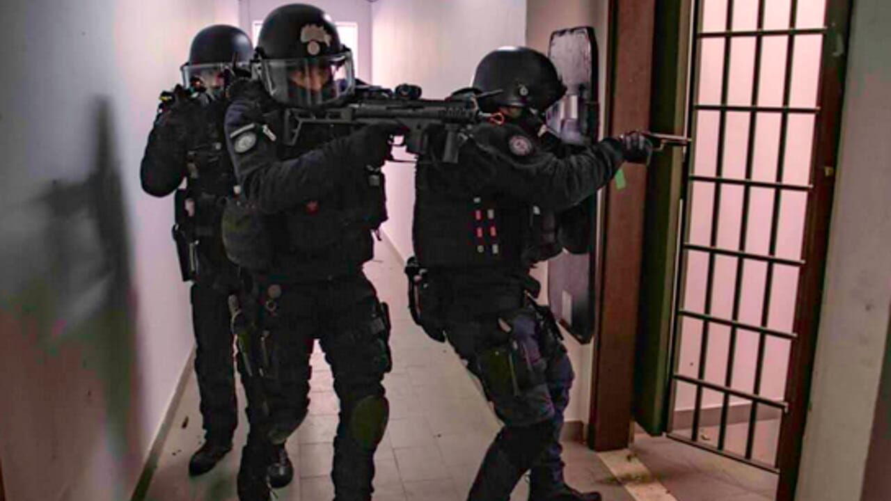 Assalti esplosivi ai bancomat di Bresciano: 6 arresti