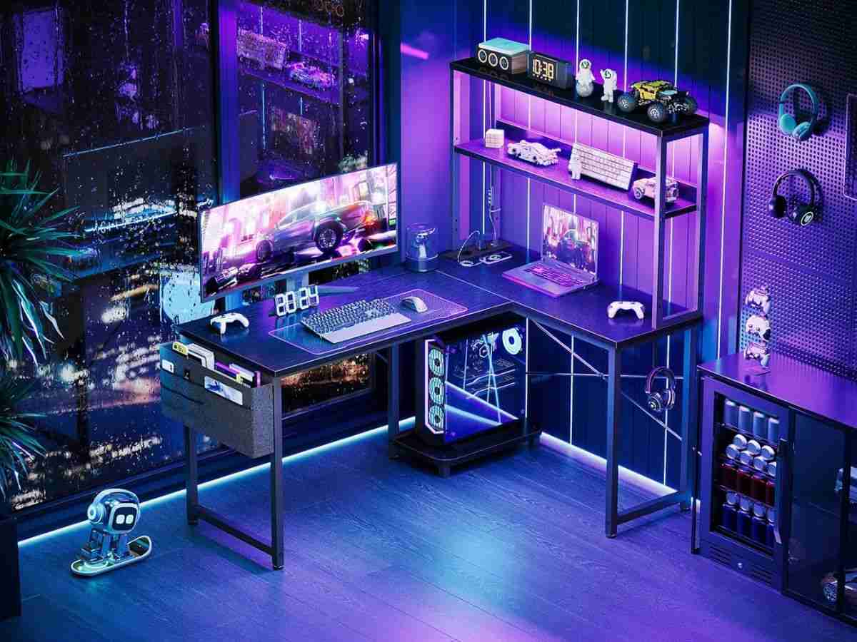 scrivania da gaming Coleshome all'interno di una stanza, postazione LED