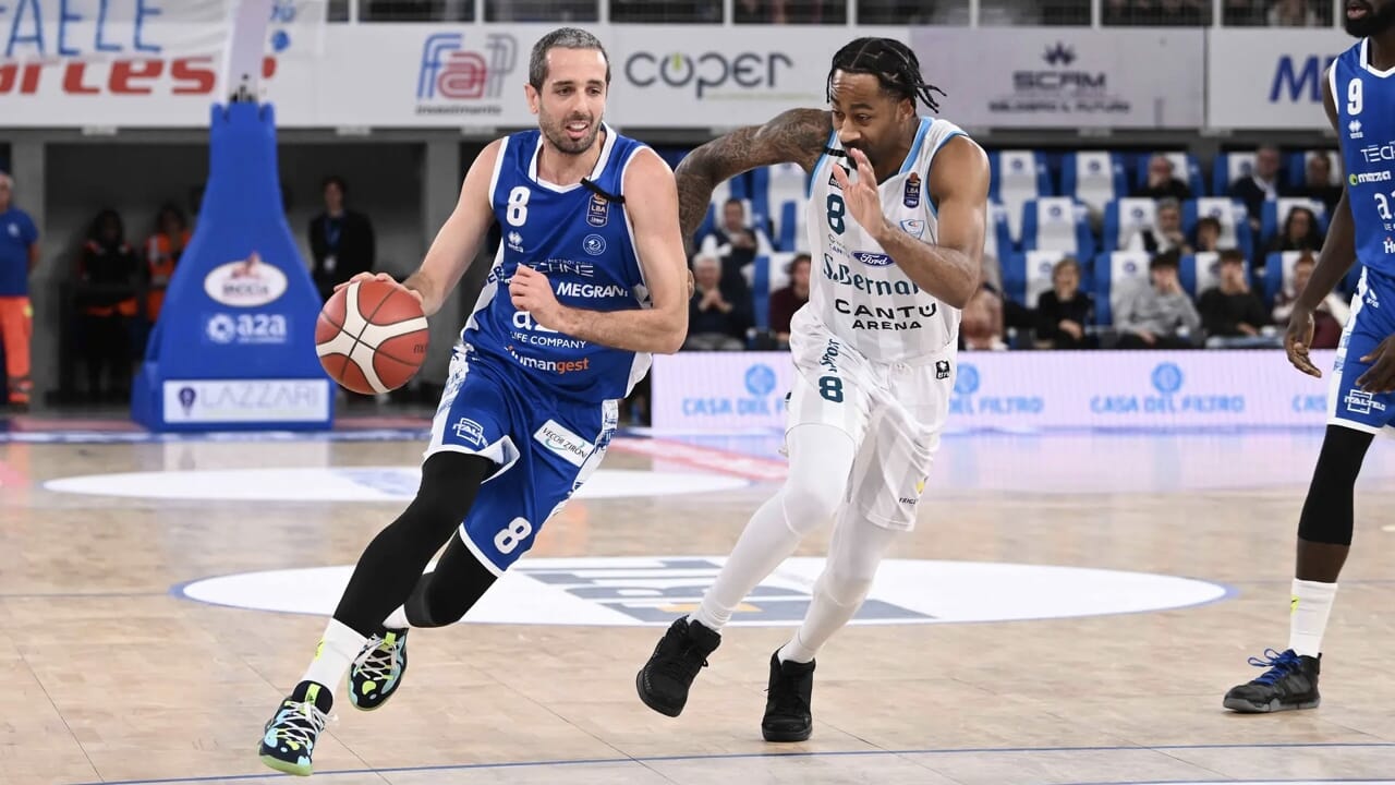 travolge Cantù e resta sola in vetta. Gli highlights