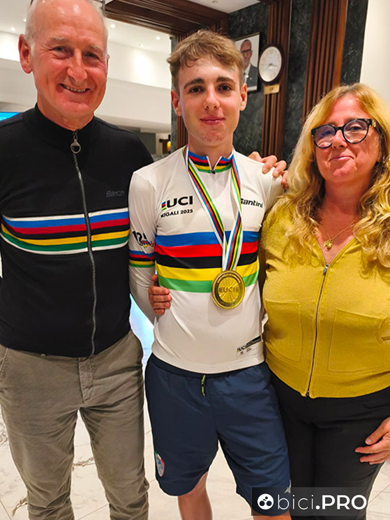 Campionati del mondo Kigali 2025, U23, Lorenzo Finn con i genitori