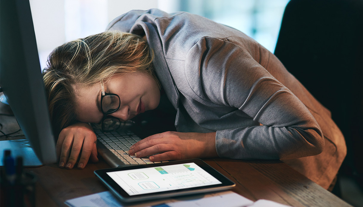 Sempre stanche? Forse il cervello sbaglia a calcolare gli sforzi: così yoga e pilates potrebbero aiutare
