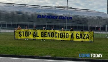 Dieci metri di striscione sotto lo stadio Friuli