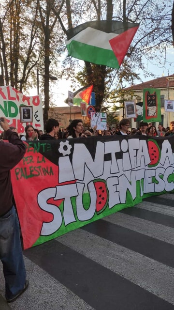 Studenti che manifestano-2 Studenti che manifestano-2