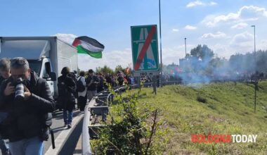 Manifestanti verso la tangenziale, scontri con la polizia