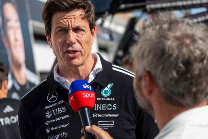 Toto Wolff durante un'intervista