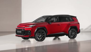 Toyota RAV4 2026: prezzo, motori, allestimenti, ordini