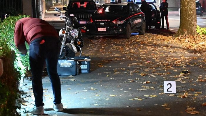 Treviglio, accoltellato alla gola: grave 44enne