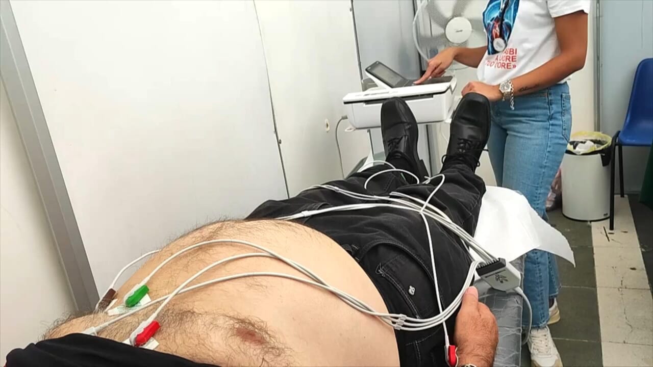 Va in piazza Cavour per la campagna di prevenzione cardiovascolare e viene trovata in fibrillazione atriale