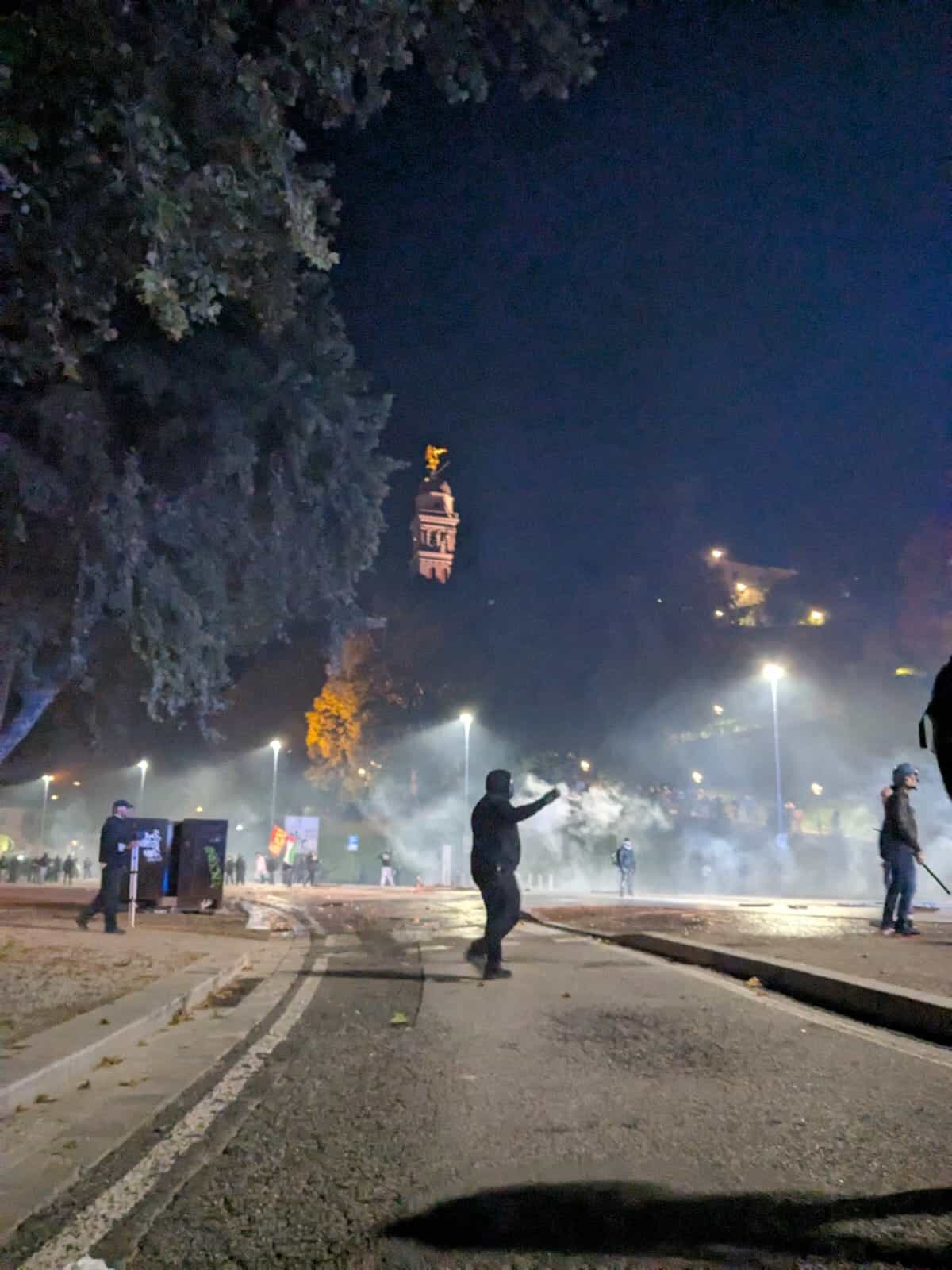 Un momento degli scontri-2 Un momento degli scontri-2