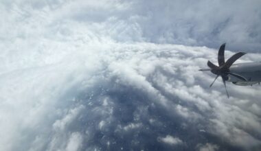 Le immagini nell'occhio dell'uragano Melissa catturate da una Canon EOS R5 e da un iPhone 16 Pro Max - Fotografi Digitali