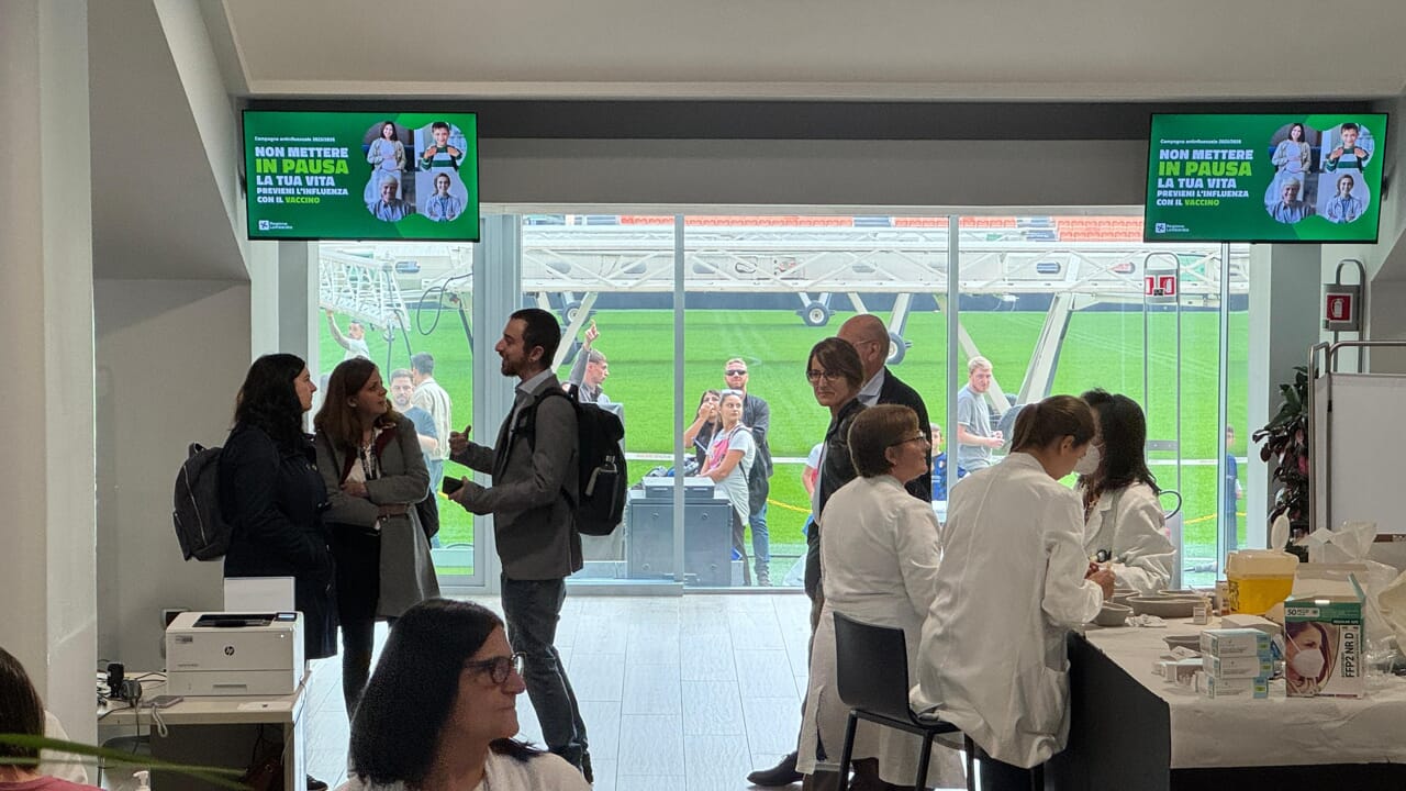Influenza, covd e gli altri. Open day dei vaccini allo stadio di San Siro a Milano, ecco com'è andata