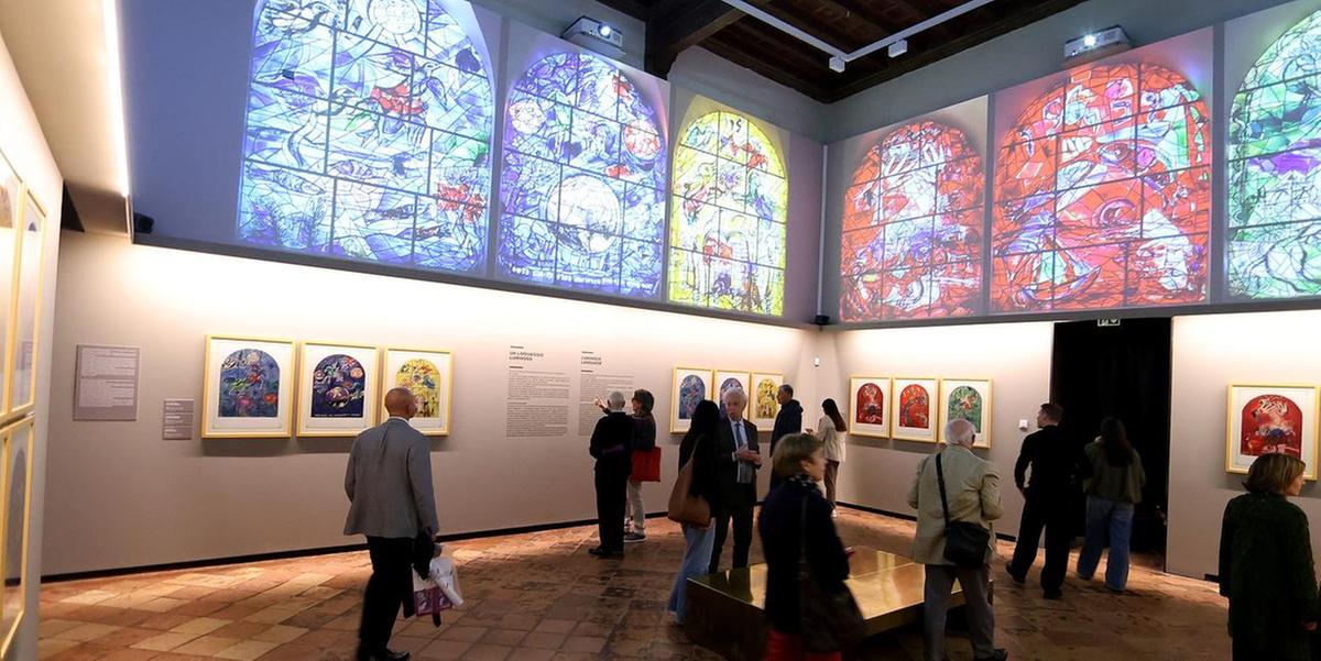 Viaggio nel mondo dell’artista ‘La pace’, colomba di speranza. Una pennellata oltre la natura