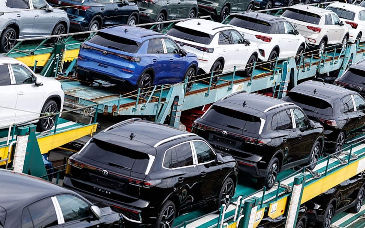 Guerra dei chip, Volkswagen sospende produzione della Golf a Wolfsburg: i modelli a rischio