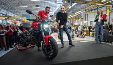 Scende dalla linea di produzione la prima Ducati Monster di quinta generazione - News