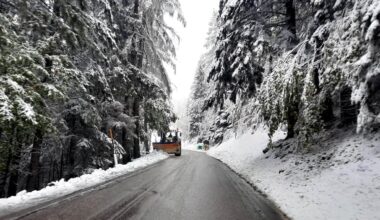 Bergamo, bus studenti scivola su neve e si ferma ad un passo da una scarpata: nessun ferito