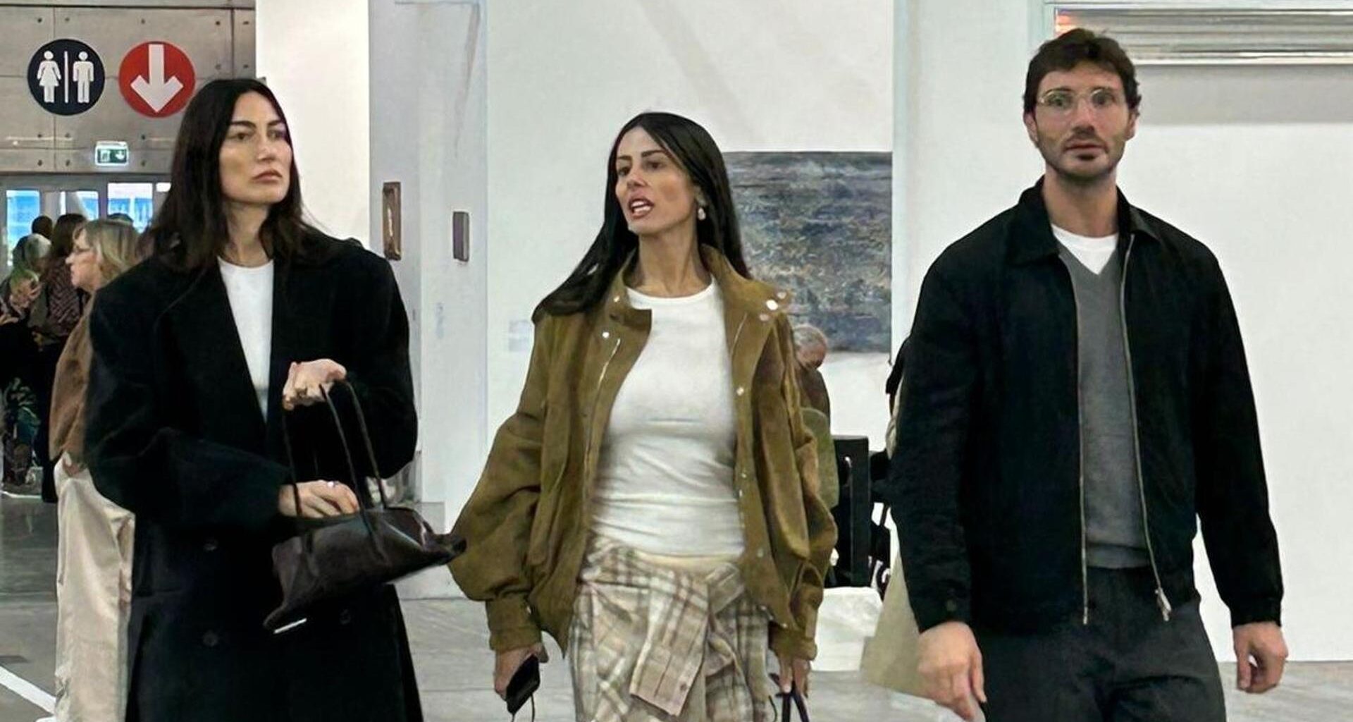 Stefano De Martino a spasso tra gli stand di Artissima: sui social la foto allo stand napoletano