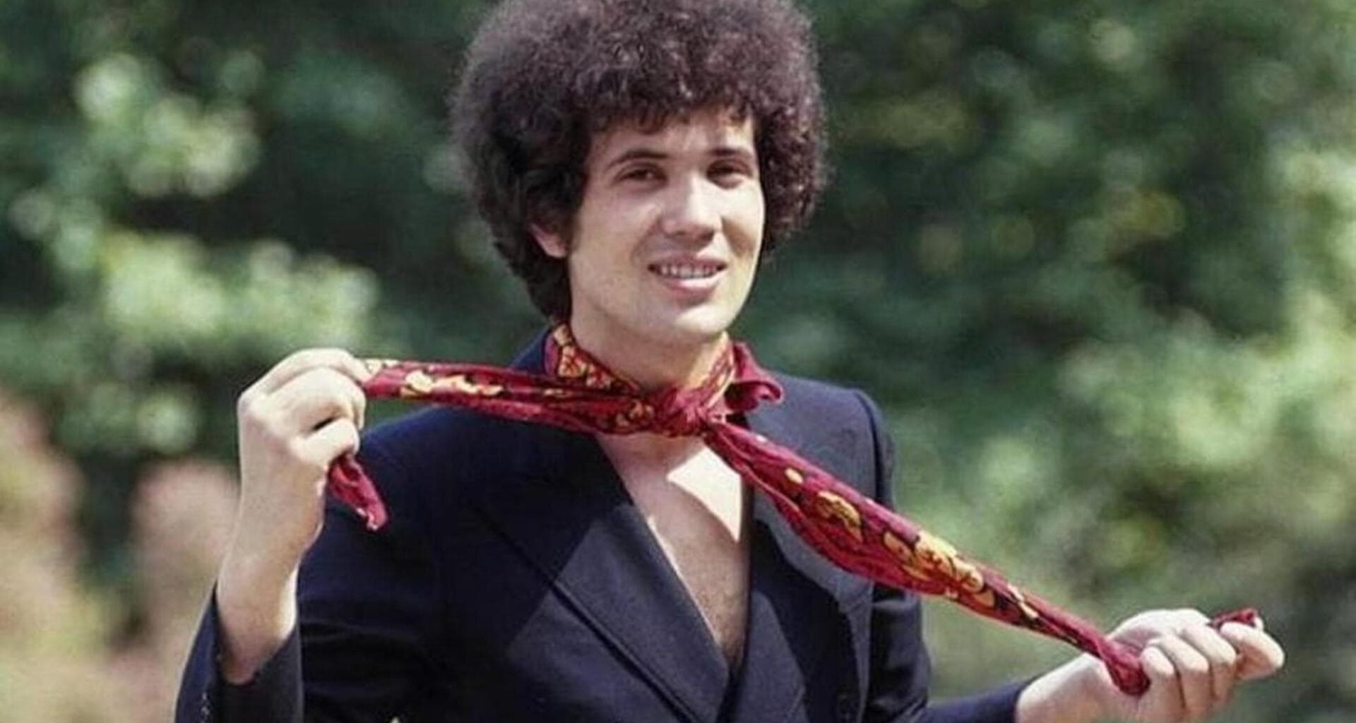 Lucio Battisti e le presunte simpatie fasciste: pagò il suo essere “apolitico”