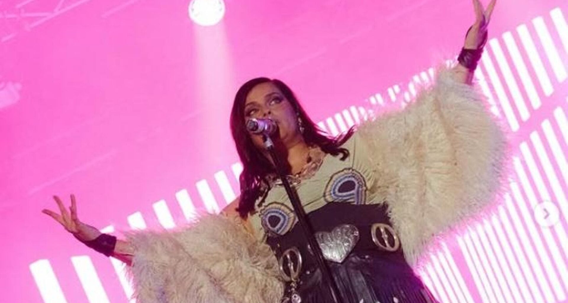 Nelly Furtado annuncia stop ai live dopo gli attacchi di body shaming sui social