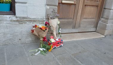 Bimbo ucciso dalla madre a Trieste, lei gli causò lividi al collo