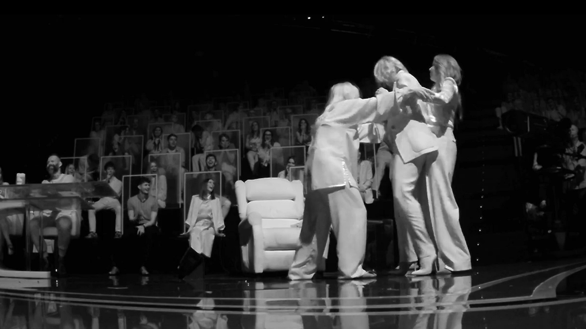 "Tu si que vales", Sabrina Ferilli scappa da una "strega"