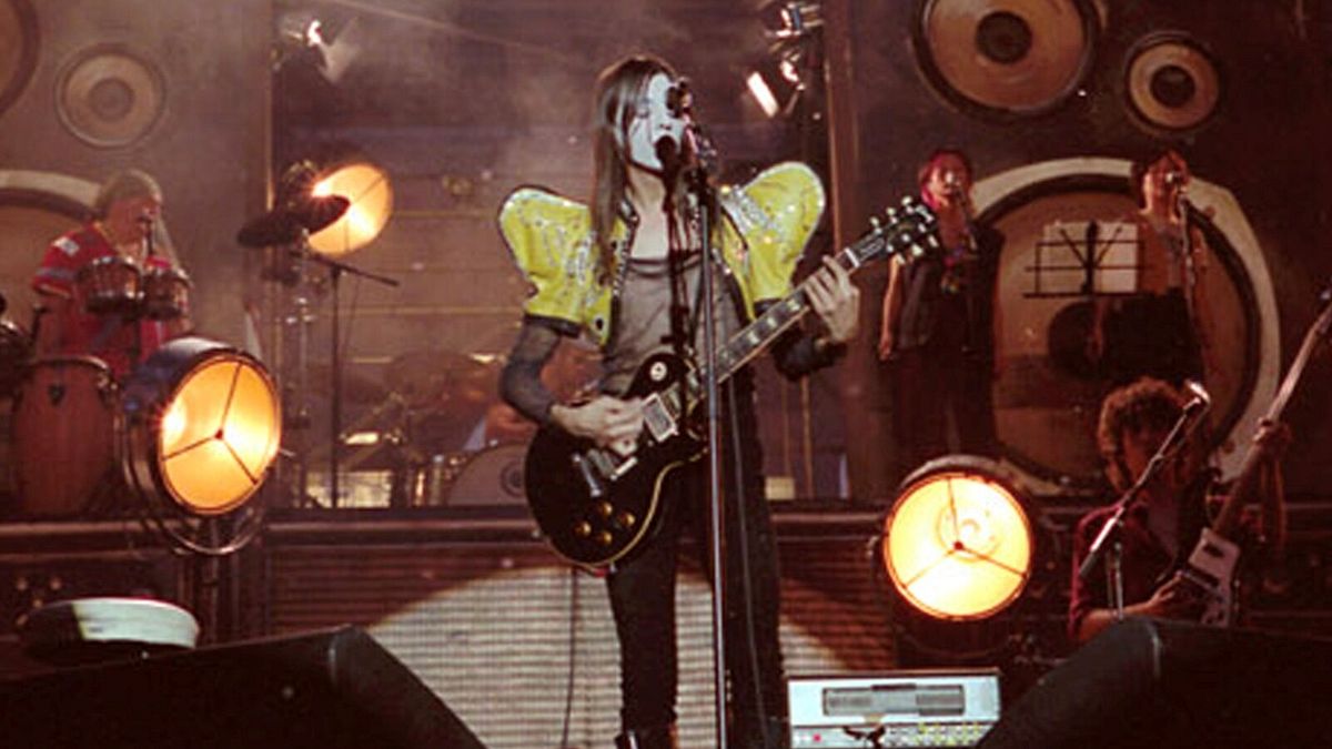 “La Chitarra Nella Roccia”, il live di Lucio Corsi tra musica e cinema