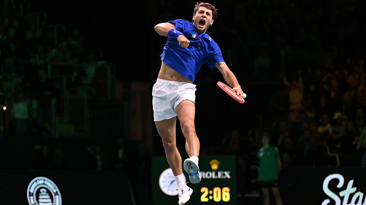 Flavio Cobolli festeggia il trionfo in Coppa Davis: "Mio nonno me l'ha rubata, con Munar ho temuto la figuraccia" - Sportmediaset